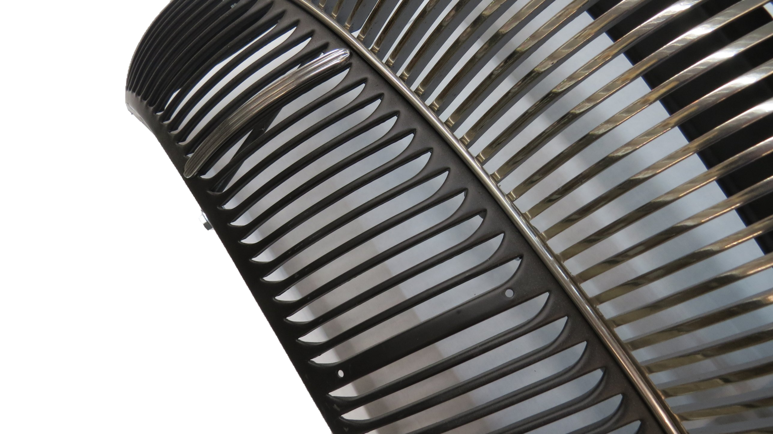 1940 Ford Deluxe Grille used original - Image 2
